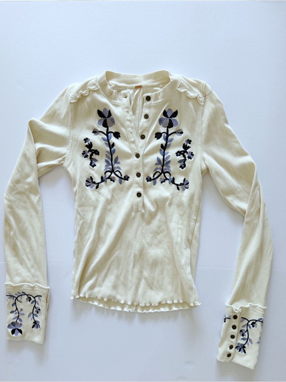 Free People Fleur Embroidered Cuff Henley size Small - Picture 6 of 11